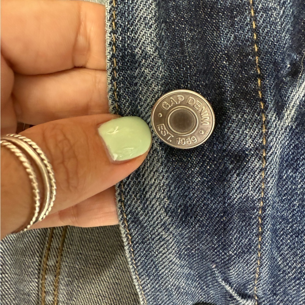 GAP trucker style Blue Jean Jacket size large closet staple - Picture 9 of 13